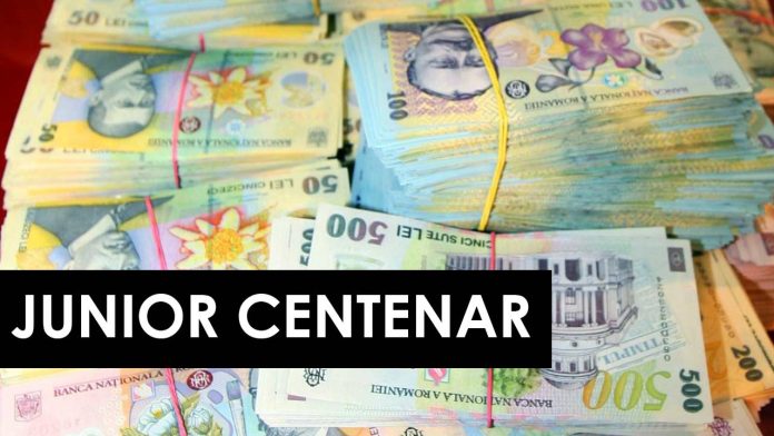 Parinte depunand bani pentru copil la trezorerie junior centenar