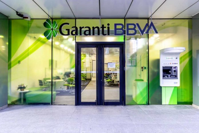 Asistență Clienți Garanti BBVA Client folosind aplicația Garanti BBVA Mobile pentru suport și asistență bancară