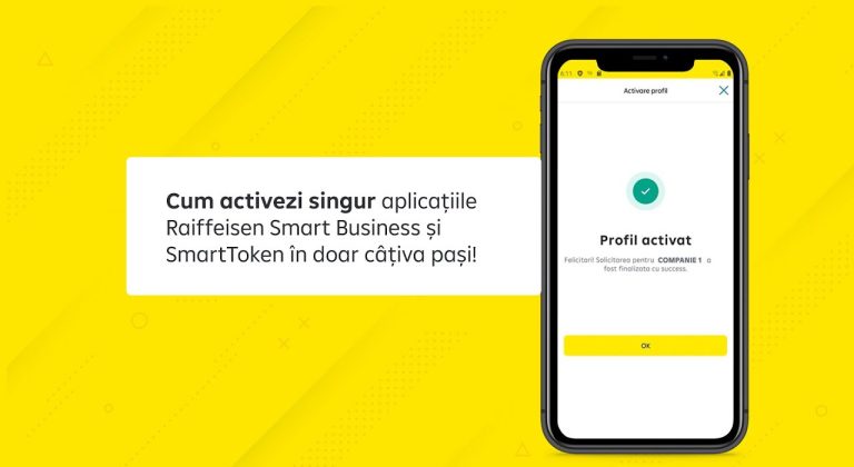 Un utilizator rezolvând o eroare în aplicația Smart Token Raiffeisen pe telefon