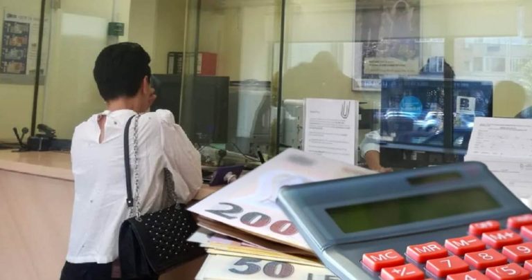 Grafic de comparație între randamentul unui depozit la termen și lichiditatea unui cont de economii în aplicația bancară